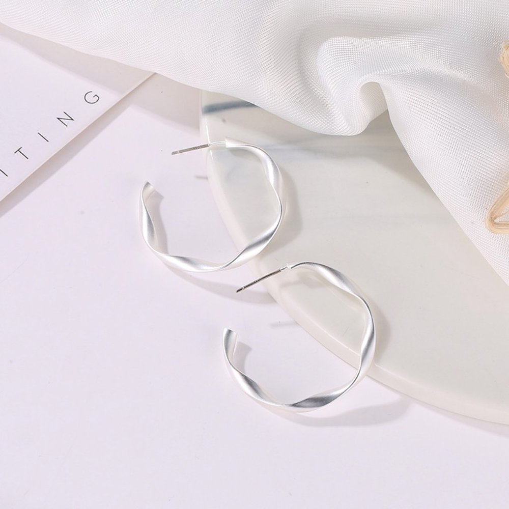 💕Last oneWavy Twisted Hoop Earrings - Picture 3 of 4